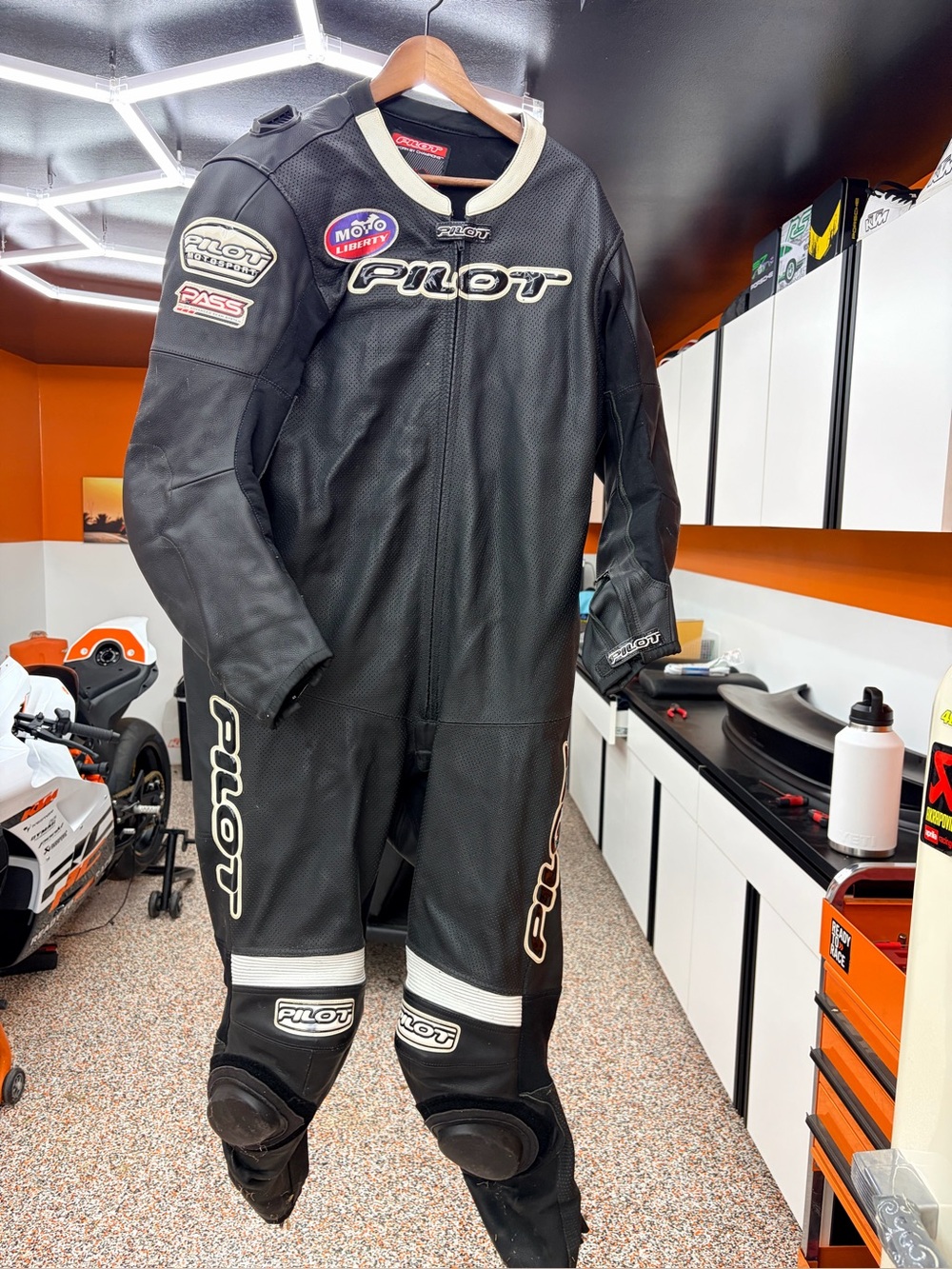 Pilot One-Piece Leather Motorcycle Race Suit – Size 50 (Men’s Medium)